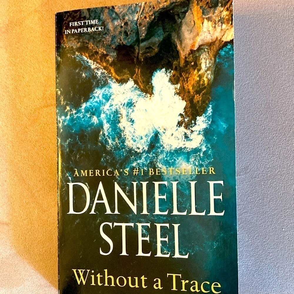 Danielle Steel bundle of two paperback books bestseller - Picture 2 of 5